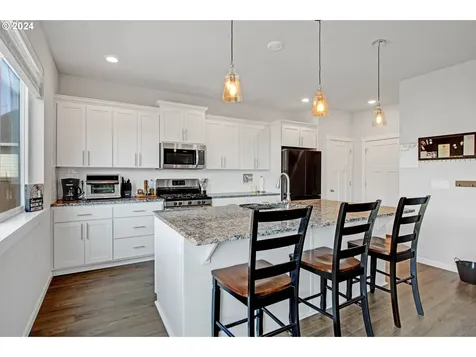 2518 W 14th Place Junction City OR 97448