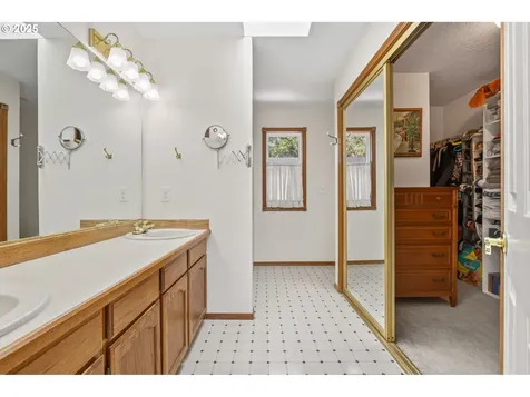 2812 SW Mawrcrest Avenue Gresham OR 97080