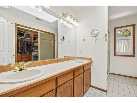 2812 SW Mawrcrest Avenue Gresham OR 97080