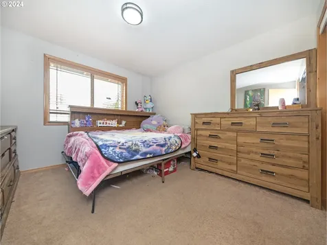 116 S 7th Circle Cornelius OR 97113