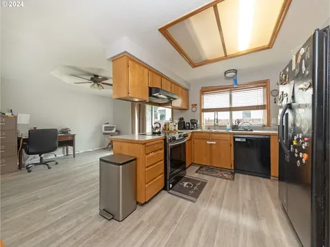 116 S 7th Circle Cornelius OR 97113