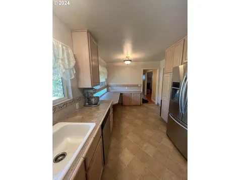 265 W Center Street Roseburg OR 97471