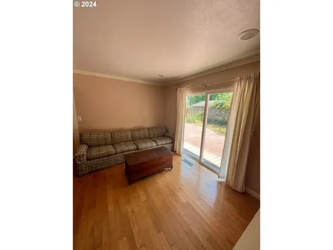 265 W Center Street Roseburg OR 97471