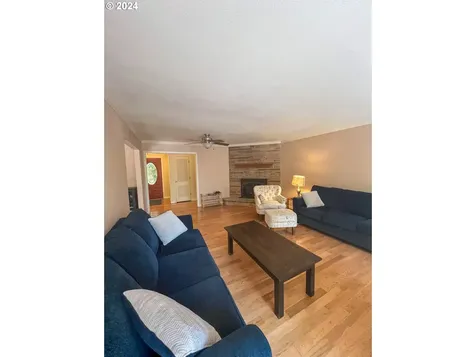 265 W Center Street Roseburg OR 97471