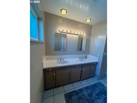 265 W Center Street Roseburg OR 97471