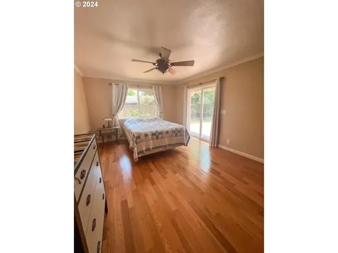 265 W Center Street Roseburg OR 97471