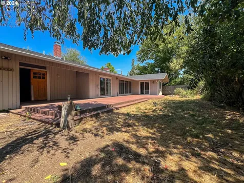 265 W Center Street Roseburg OR 97471