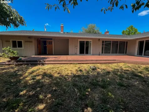 265 W Center Street Roseburg OR 97471