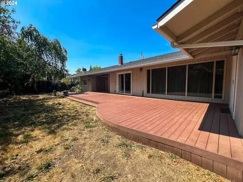 265 W Center Street Roseburg OR 97471