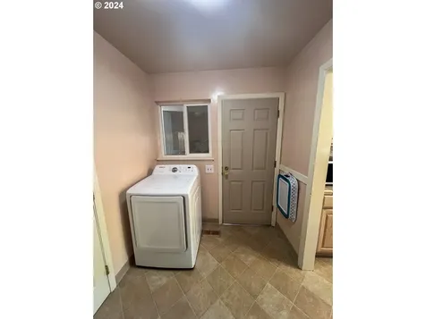 265 W Center Street Roseburg OR 97471