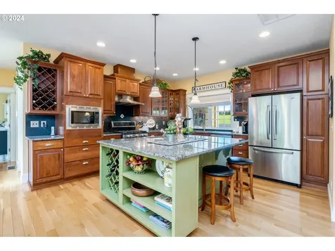 573 Nw Mount Bachelor Street Mcminnville OR 97128