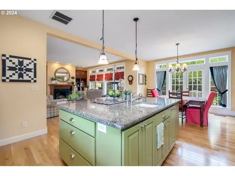 573 Nw Mount Bachelor Street Mcminnville OR 97128