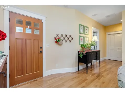 573 Nw Mount Bachelor Street Mcminnville OR 97128