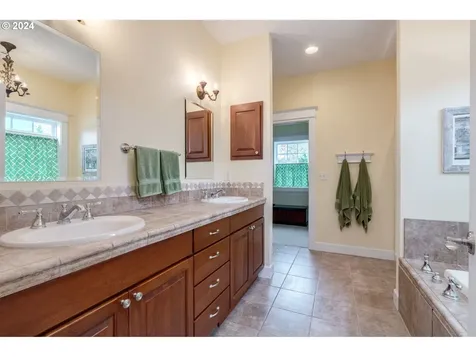 573 Nw Mount Bachelor Street Mcminnville OR 97128