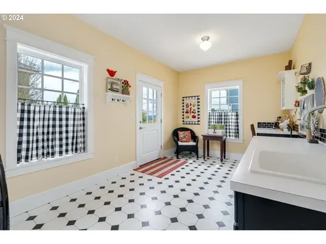 573 Nw Mount Bachelor Street Mcminnville OR 97128