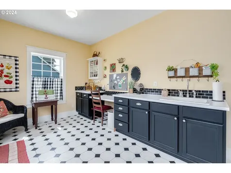 573 Nw Mount Bachelor Street Mcminnville OR 97128