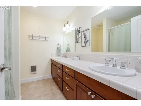 573 Nw Mount Bachelor Street Mcminnville OR 97128