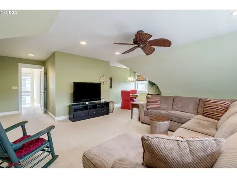 573 Nw Mount Bachelor Street Mcminnville OR 97128