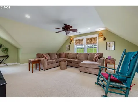 573 Nw Mount Bachelor Street Mcminnville OR 97128