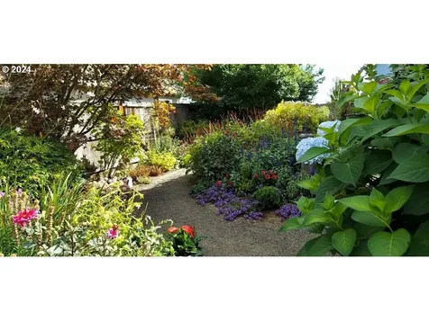 573 Nw Mount Bachelor Street Mcminnville OR 97128