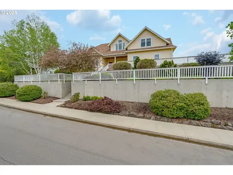 573 Nw Mount Bachelor Street Mcminnville OR 97128