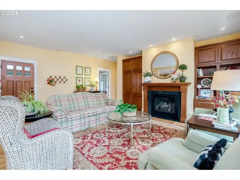 573 Nw Mount Bachelor Street Mcminnville OR 97128