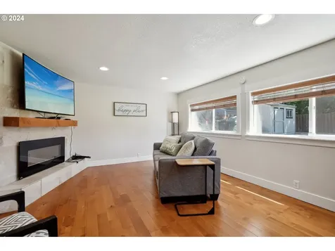 1022 Ne Thomas Street Hillsboro OR 97124