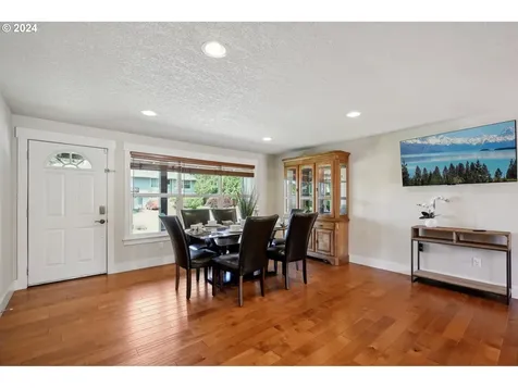 1022 Ne Thomas Street Hillsboro OR 97124
