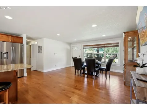 1022 Ne Thomas Street Hillsboro OR 97124