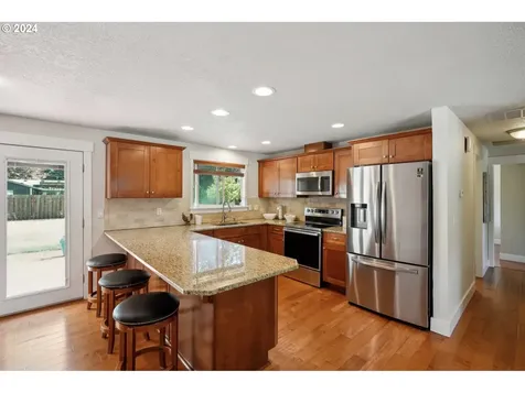 1022 Ne Thomas Street Hillsboro OR 97124