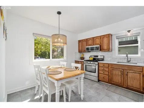 7915 Se 45th Avenue Portland OR 97206