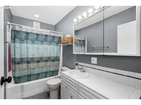 7915 Se 45th Avenue Portland OR 97206