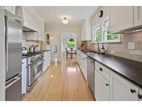 2645 Ne 37th Avenue Portland OR 97212