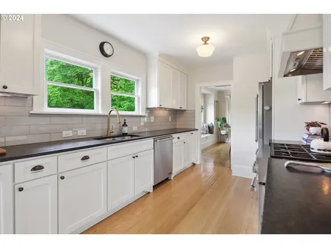 2645 Ne 37th Avenue Portland OR 97212