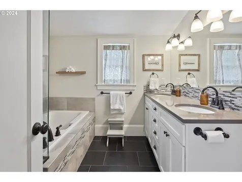 2645 Ne 37th Avenue Portland OR 97212