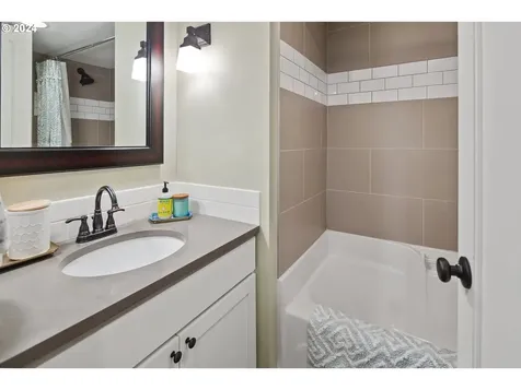 2645 Ne 37th Avenue Portland OR 97212