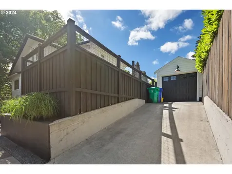 2645 Ne 37th Avenue Portland OR 97212