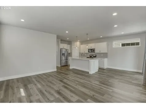 4042 SE Mckenzie Avenue Hillsboro OR 97123
