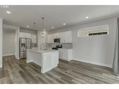 4042 SE Mckenzie Avenue Hillsboro OR 97123