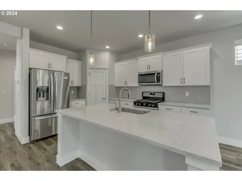 4042 SE Mckenzie Avenue Hillsboro OR 97123
