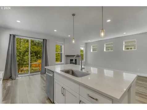 4042 SE Mckenzie Avenue Hillsboro OR 97123
