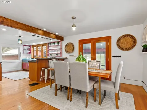 7428 SW 27th Avenue Portland OR 97219