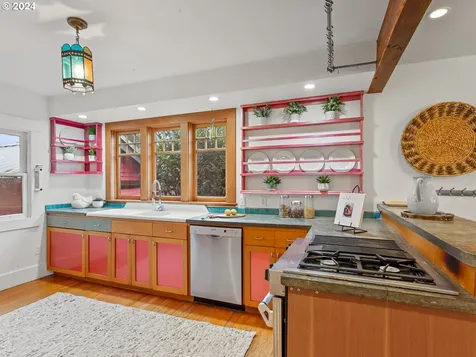 7428 SW 27th Avenue Portland OR 97219