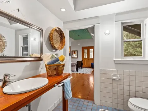 7428 SW 27th Avenue Portland OR 97219
