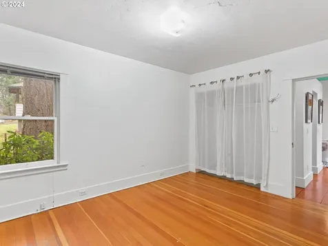 7428 SW 27th Avenue Portland OR 97219