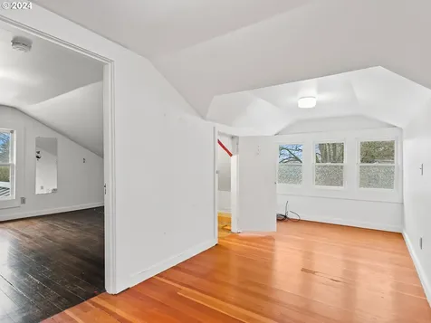 7428 SW 27th Avenue Portland OR 97219