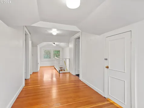 7428 SW 27th Avenue Portland OR 97219