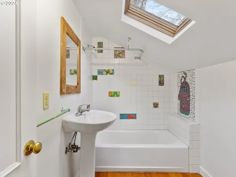 7428 SW 27th Avenue Portland OR 97219
