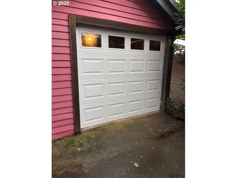 7428 SW 27th Avenue Portland OR 97219