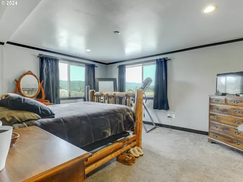 42361 Upper Berlin Drive Lebanon OR 97355